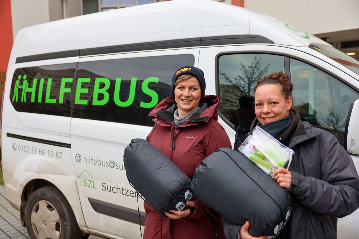 ASB Leipzig spendet Schlafsäcke und Hygienesets an das Projekt HILFEBUS in Leipzig