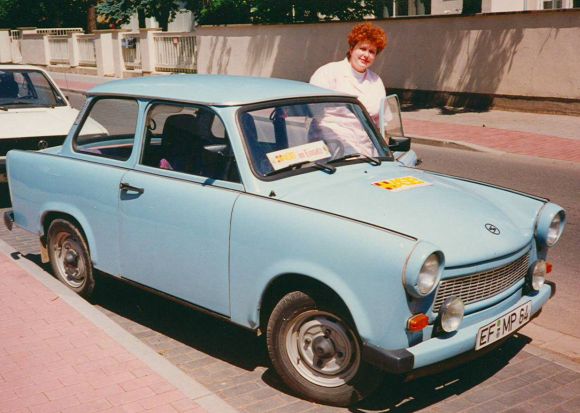 1990_Trabi als ASB-Fahrzeug_Erfurt.jpg