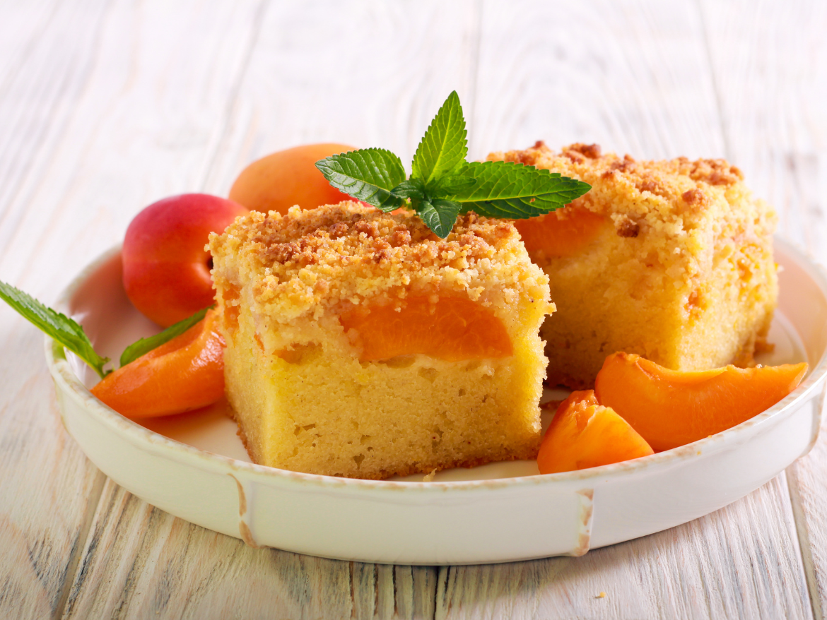 Aprikosen-Streuselkuchen Genießen Sie die saisonalen Köstlichkeiten im Café & Bistro