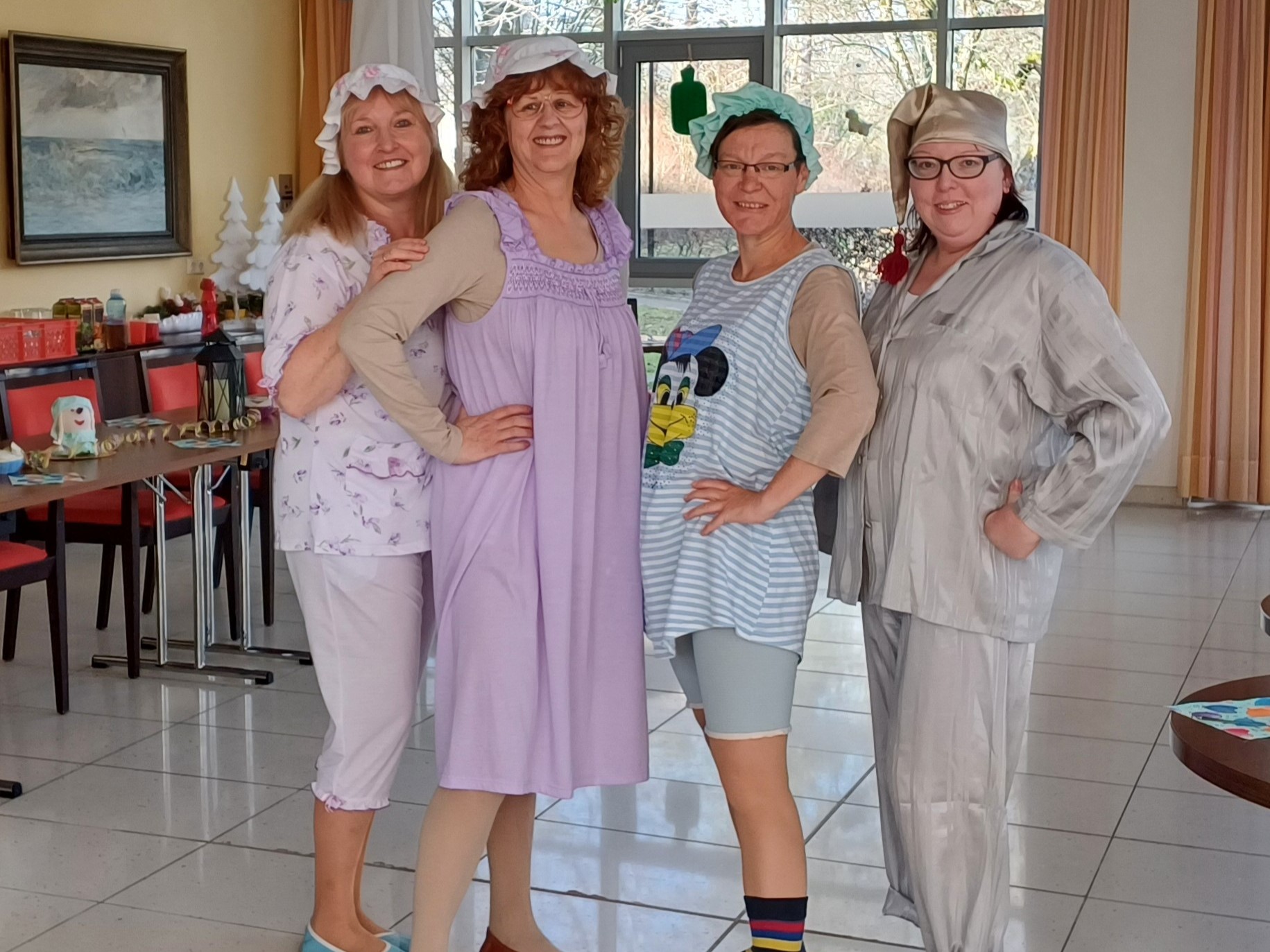 Schlafmütze oder Nachtgeist? – „Pyjama-Party“ zum Fasching im Seniorenheim in Böhlen